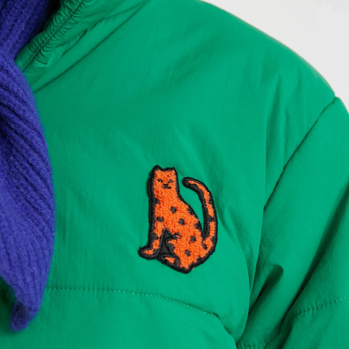 ABRIGO - Compañía Fantástica, Acolchado verde con detalle Jaguar