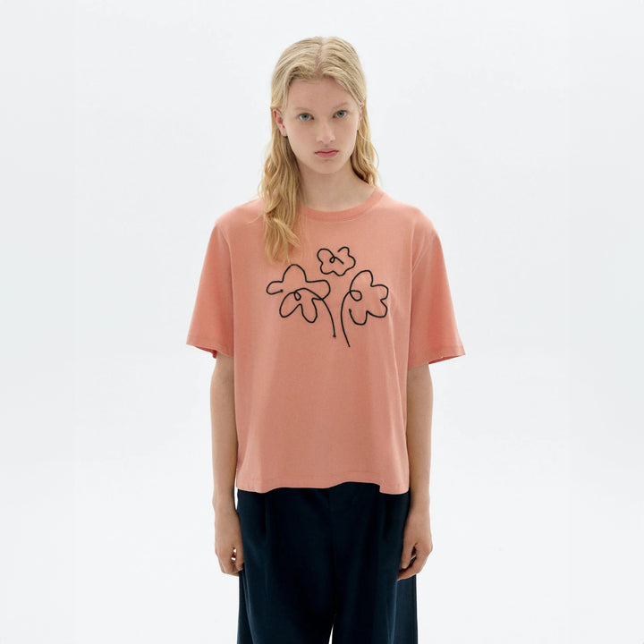 CAMISETA - Thinking Mu, Rosa bordada a mano flower Lucia