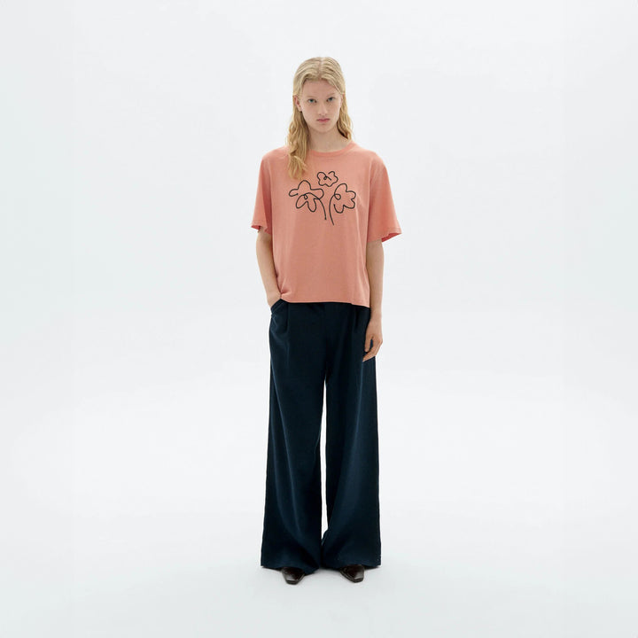 CAMISETA - Thinking Mu, Rosa bordada a mano flower Lucia