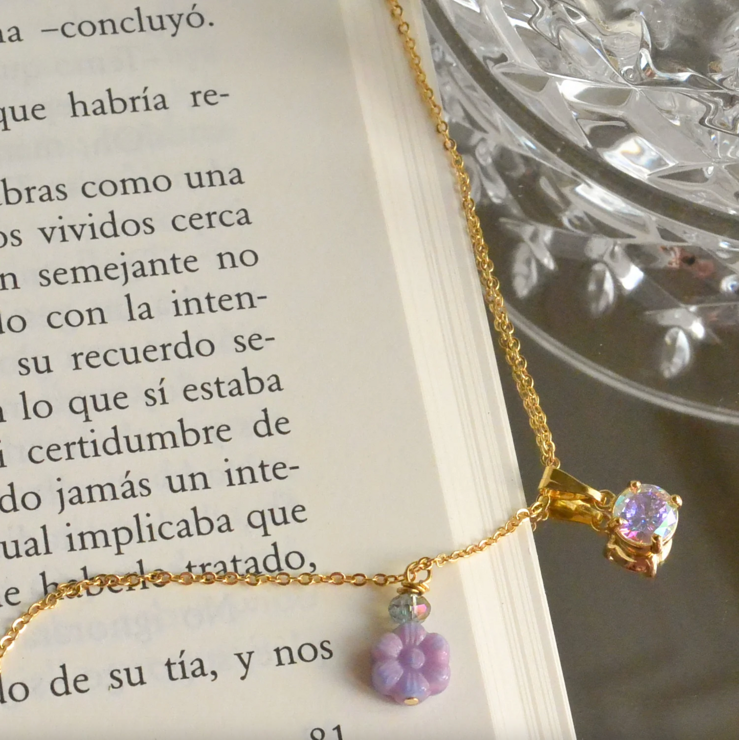 COLLAR - Glimmering, Maggie