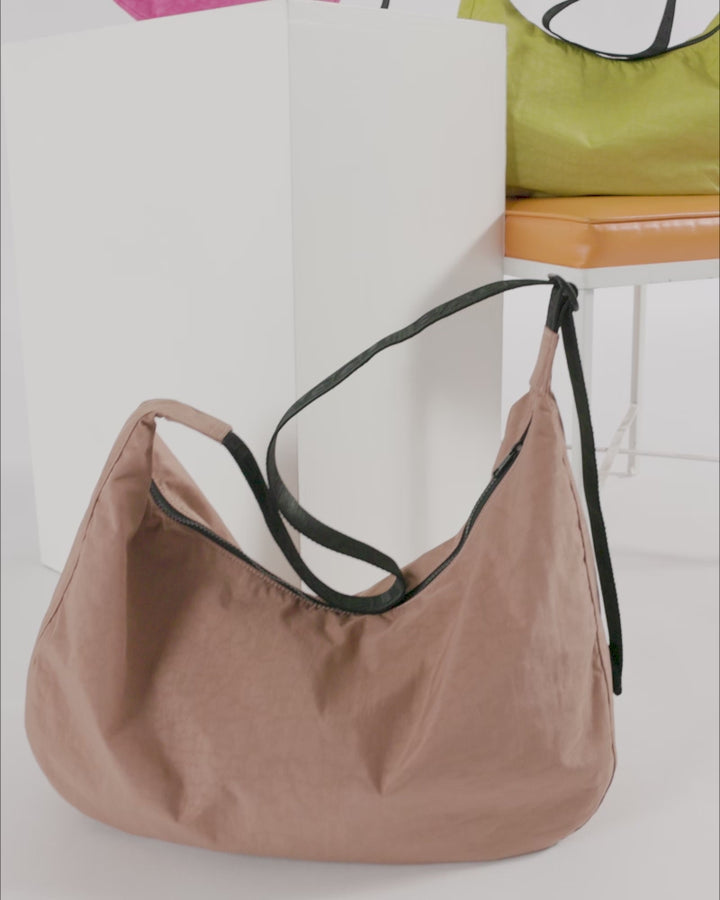 BOLSO - Baggu, Small Crescent Nylon Bag Candy Apple