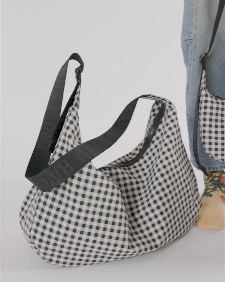 BOLSO - Baggu, Medium Nylon Crescent Bag Candy Apple