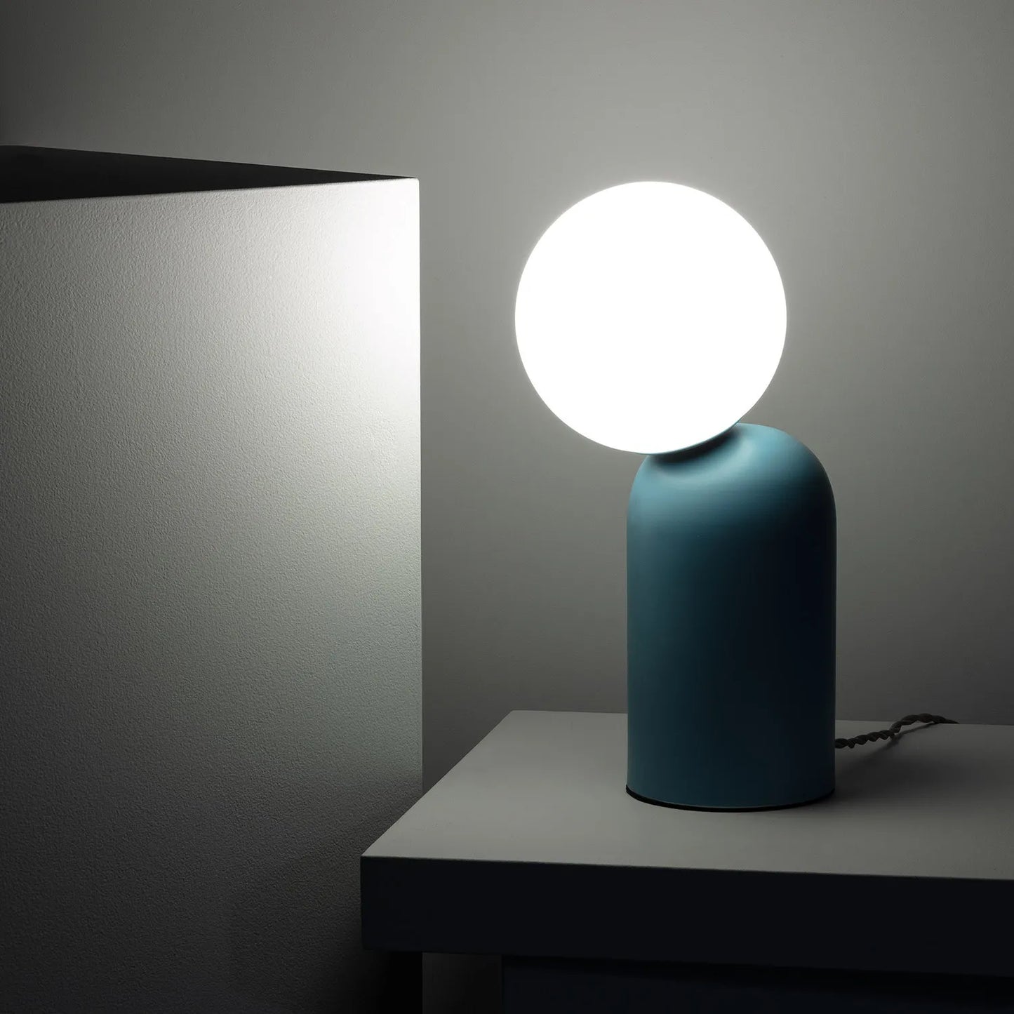 LÁMPARA DE MESA - White line, Eclipse azul