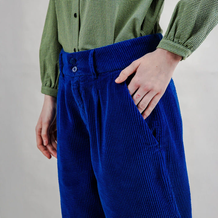 PANTALÓN - Brava Fabrics, Pana Plisados Azul Klein