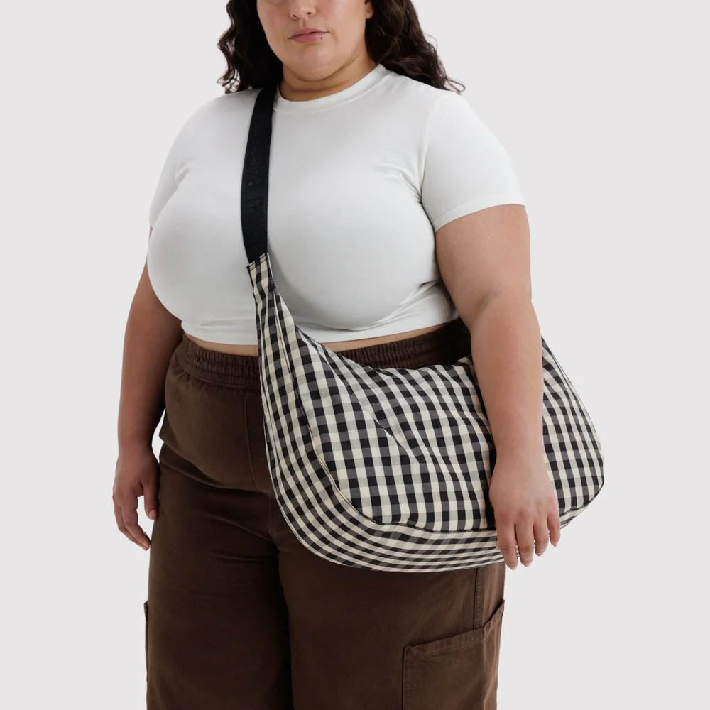 BOLSO - Baggu, Black And Cream Gingham Large Nylon Crescent Bag