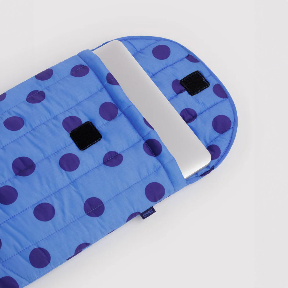 FUNDA DE PORTÁTIL 16" - Baggu, Blue Polka Dot Puffy Laptop Sleeve