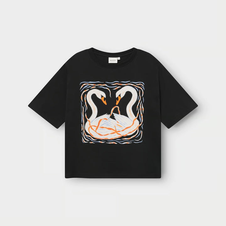 CAMISETA - DEDICATED, Vadstena Painted Swans Black