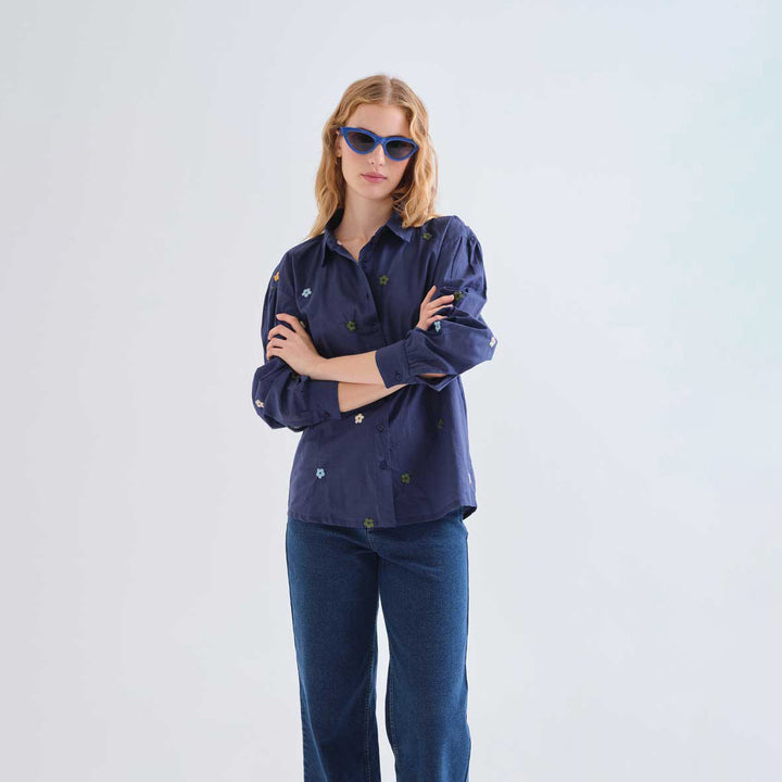 CAMISA - Compañía Fantástica, Algodón azul marino con bordado de flores