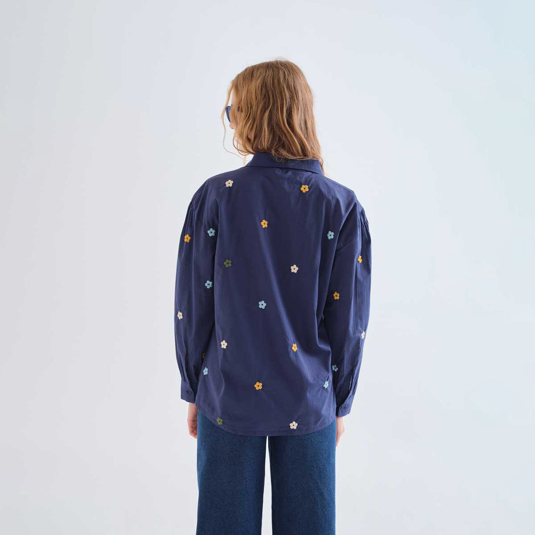 CAMISA - Compañía Fantástica, Algodón azul marino con bordado de flores