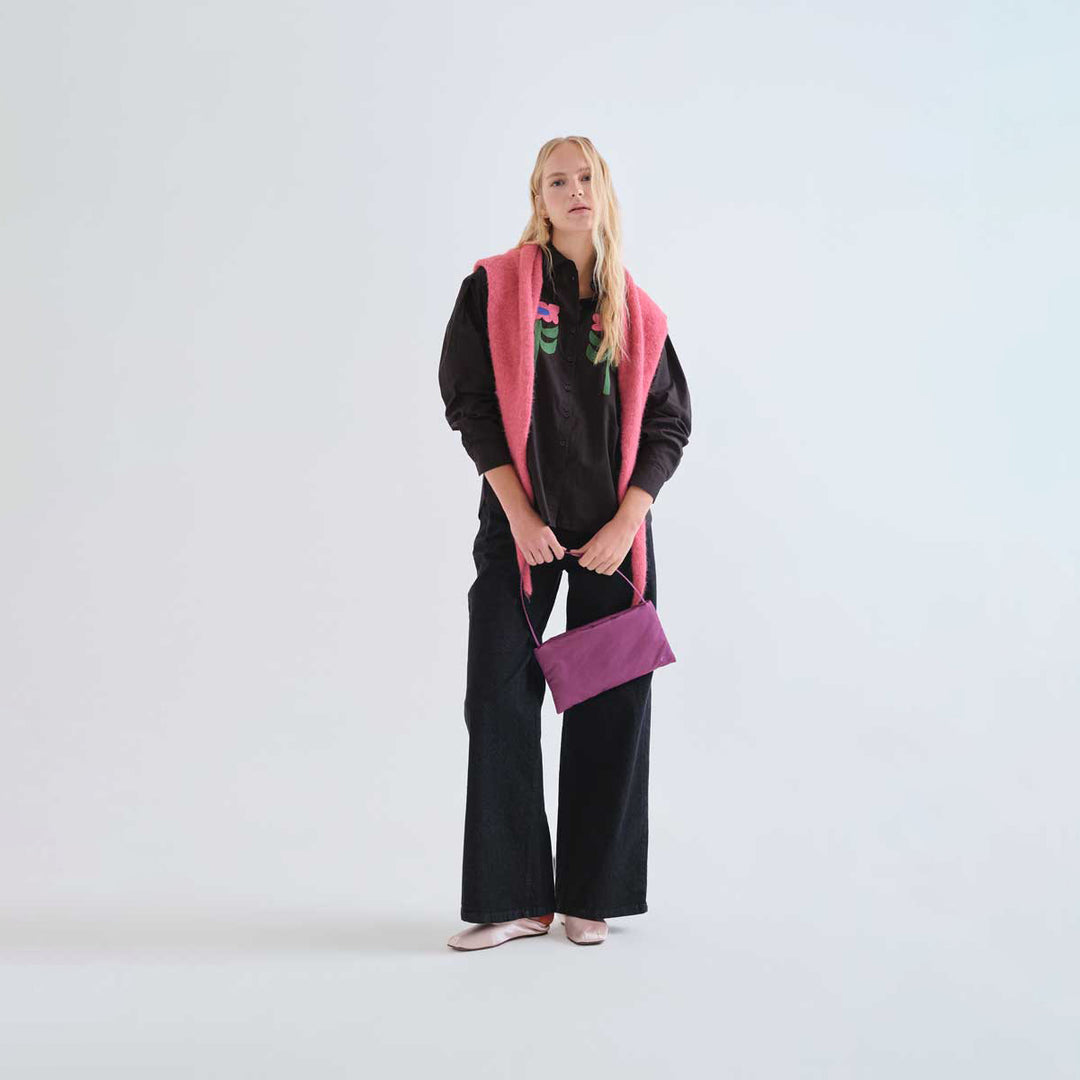 CAMISA - Compañía Fantástica, Negra con bordado floral Neo Garden