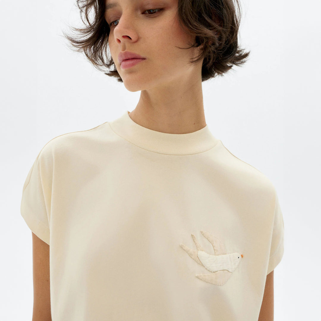 CAMISETA - Thinking Mu, Bordada a mano bird Volta