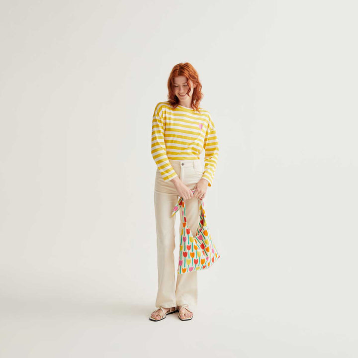 CAMISETA- Compañía Fantástica, Rayas amarillas con bordado de tulipán