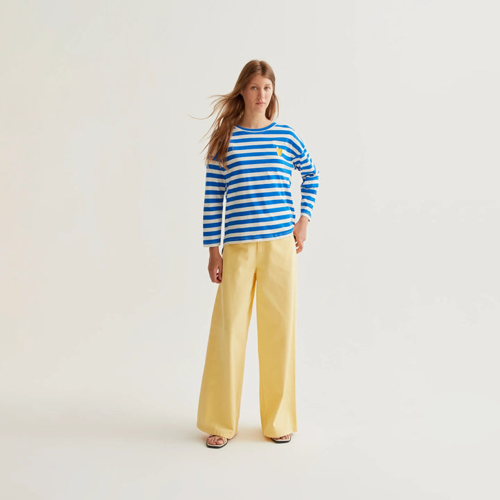 CAMISETA- Compañía Fantástica, Rayas azules con bordado de corazón