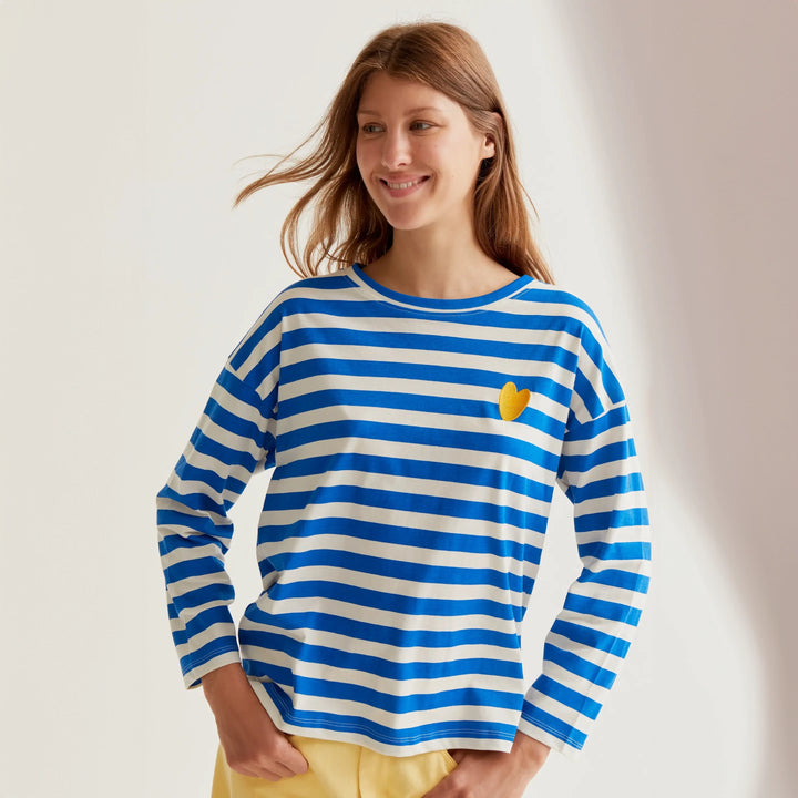 CAMISETA- Compañía Fantástica, Rayas azules con bordado de corazón