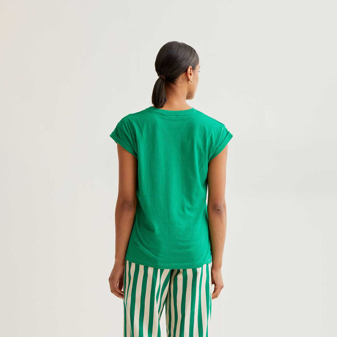 CAMISETA- Compañía Fantástica, Verde con bordado de tulipán rojo