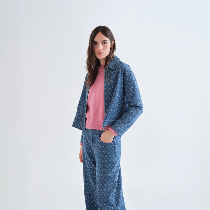 CHAQUETA - Compañía Fantástica, Vaquera azul con estampado de corazones