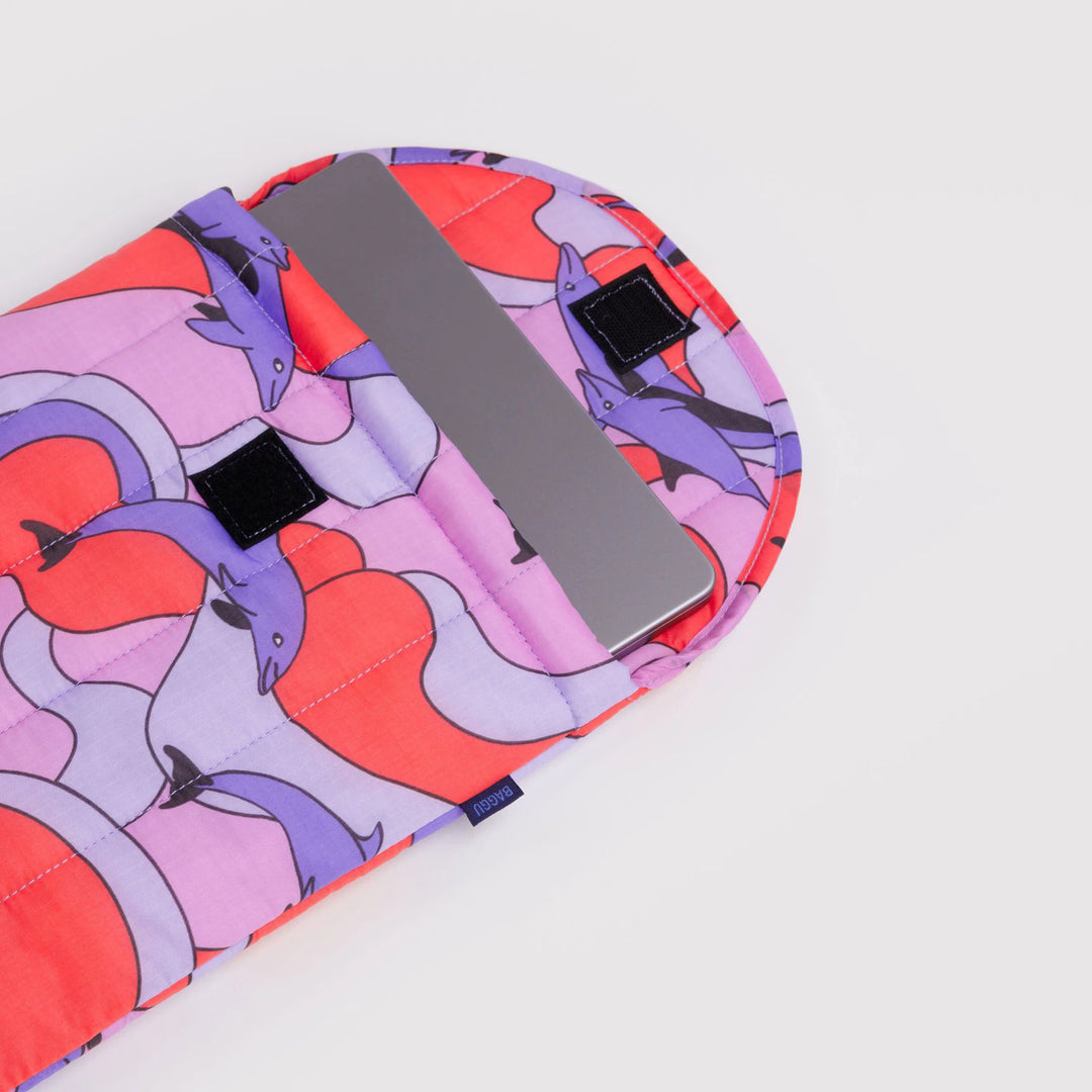 FUNDA DE PORTÁTIL 13''/14" - Baggu, Dolphins Puffy Laptop Sleeve