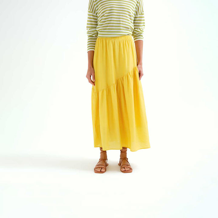 FALDA - Compañía Fantástica, Larga amarilla con corte asimétrico
