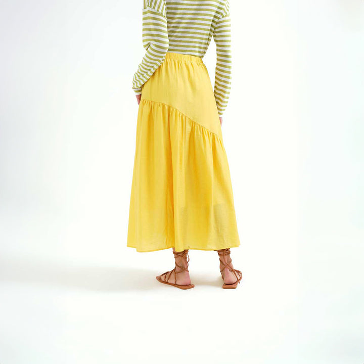FALDA - Compañía Fantástica, Larga amarilla con corte asimétrico