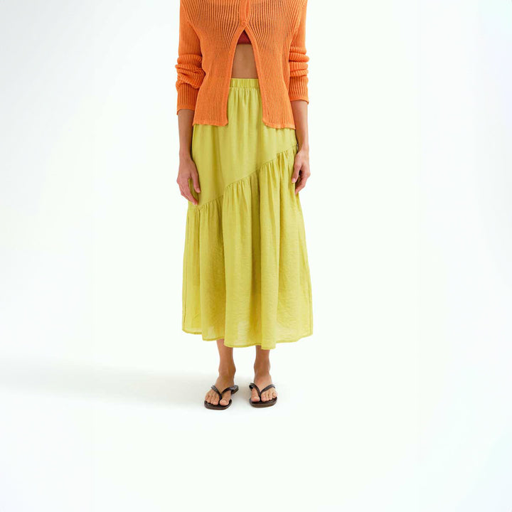 FALDA - Compañía Fantástica, Larga verde pistacho con corte asimétrico