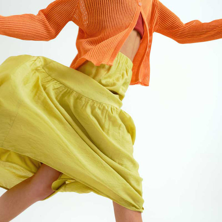 FALDA - Compañía Fantástica, Larga verde pistacho con corte asimétrico