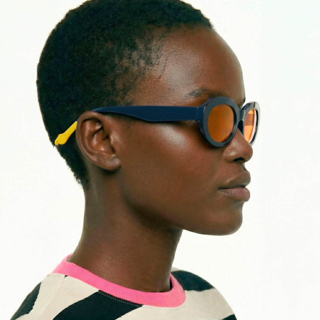 GAFAS DE SOL - Compañía Fantástica, Azul marino con punta patillas multicolor rosa y amarillo