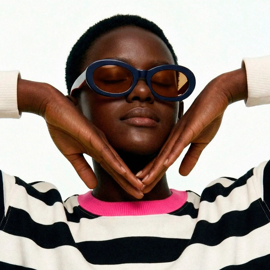 GAFAS DE SOL - Compañía Fantástica, Azul marino con punta patillas multicolor rosa y amarillo