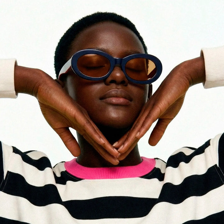 GAFAS DE SOL - Compañía Fantástica, Azul marino con punta patillas multicolor rosa y amarillo