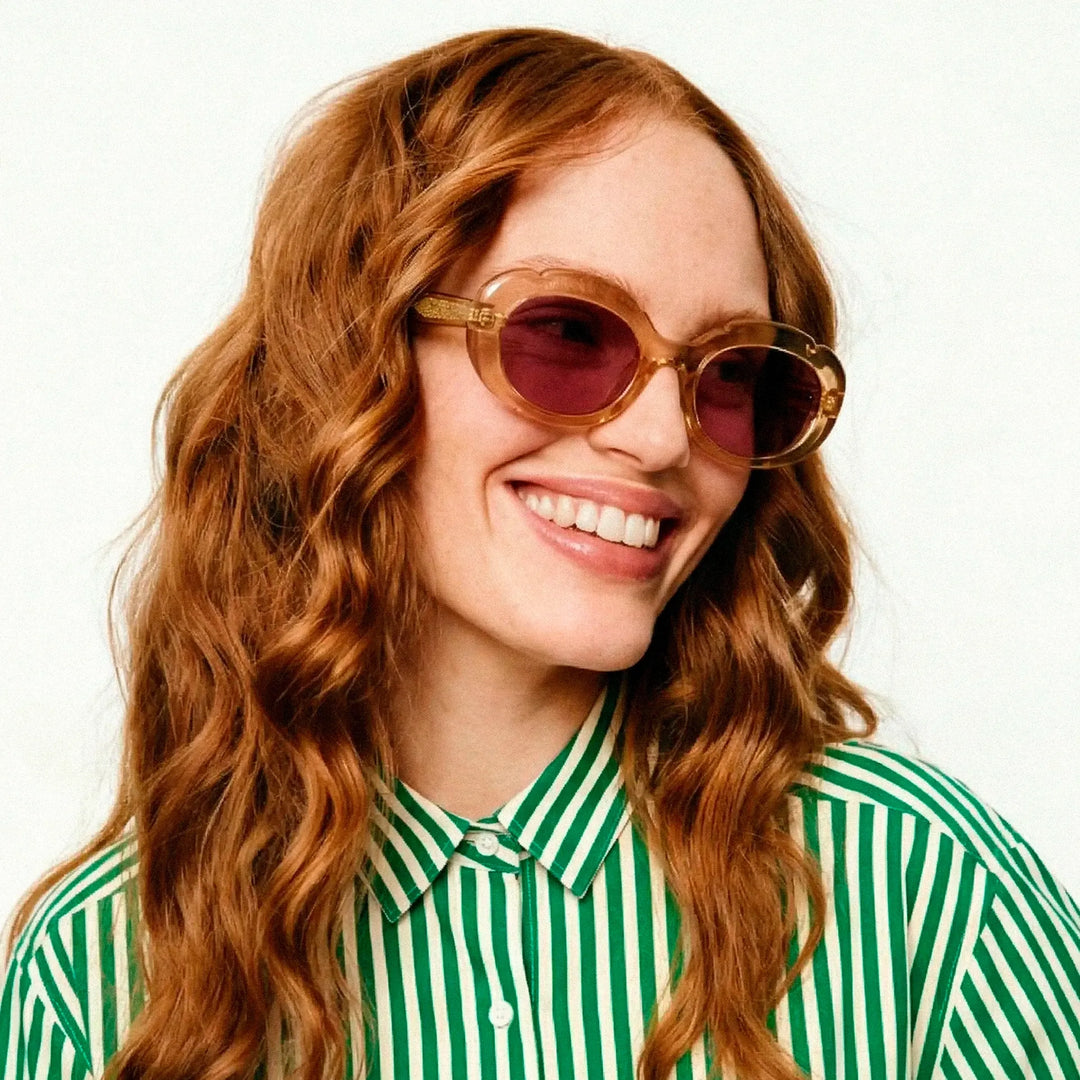 GAFAS DE SOL - Compañía Fantástica, Ambar con punta patillas multicolor verde y azul claro