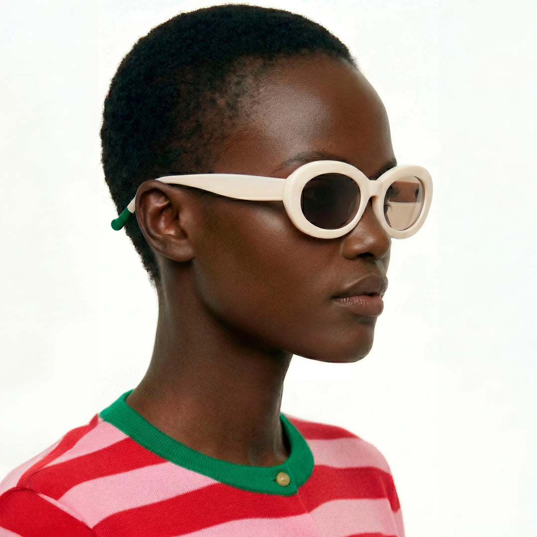 GAFAS DE SOL - Compañía Fantástica, Blancas con punta de patillas multicolor verde y rojo