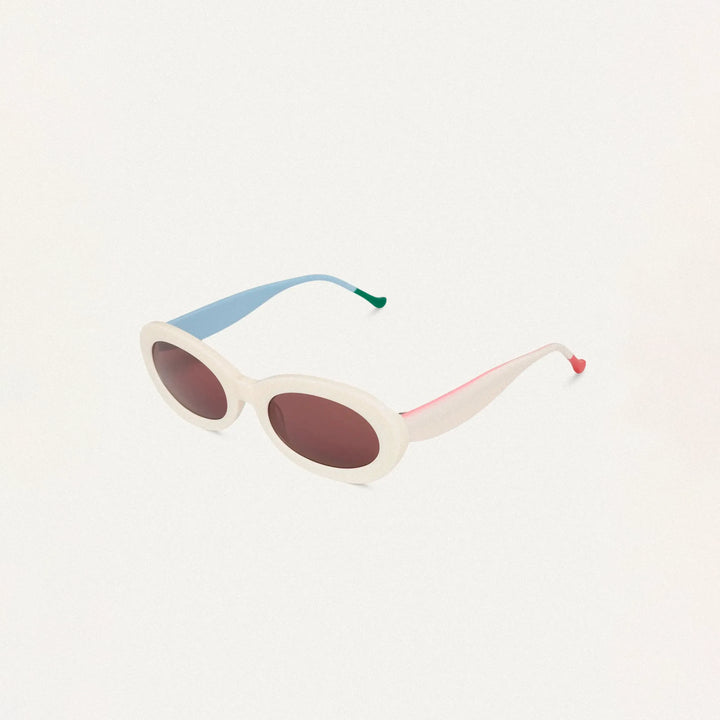 GAFAS DE SOL - Compañía Fantástica, Blancas con punta de patillas multicolor verde y rojo