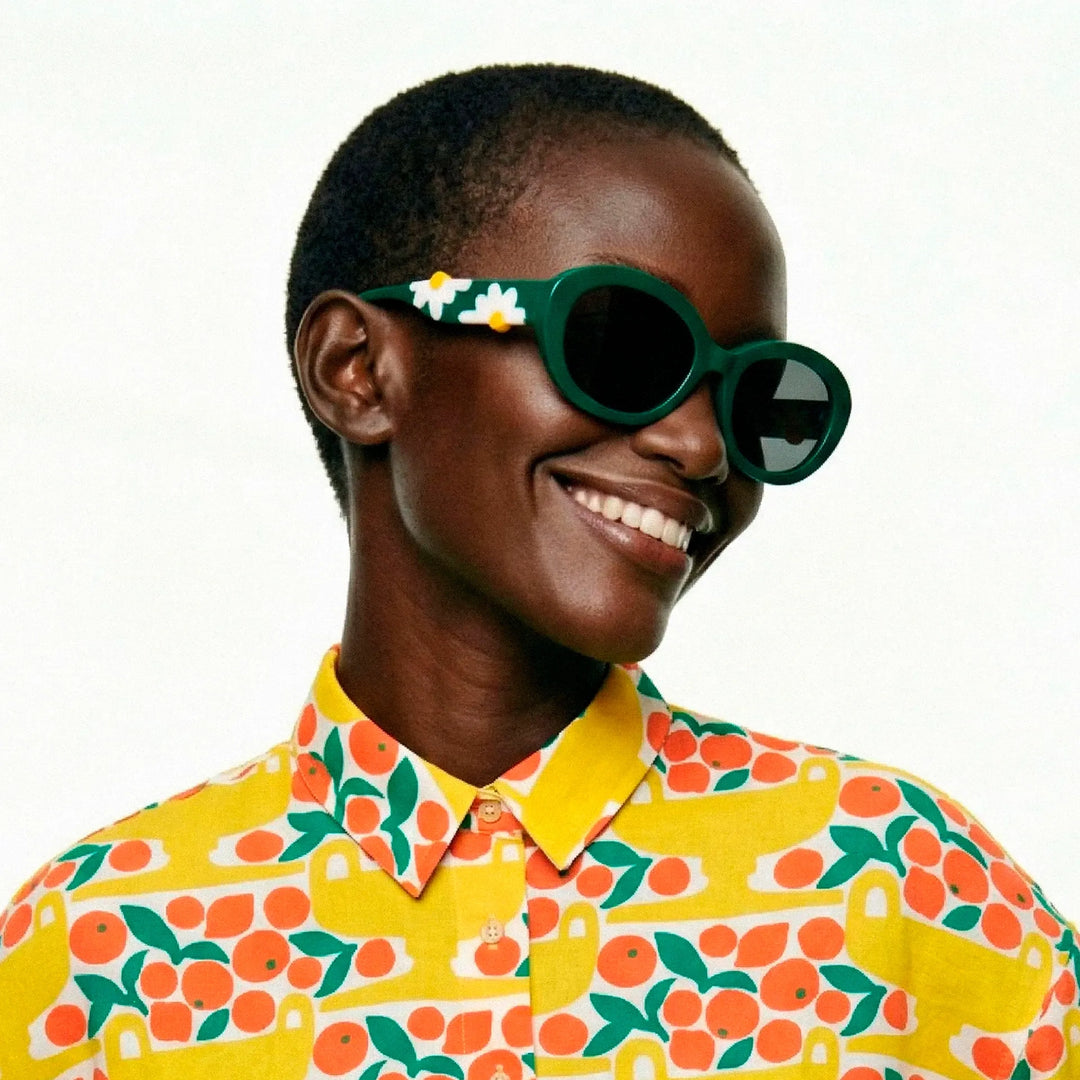 GAFAS DE SOL - Compañía Fantástica, Verdes con estampado margaritas