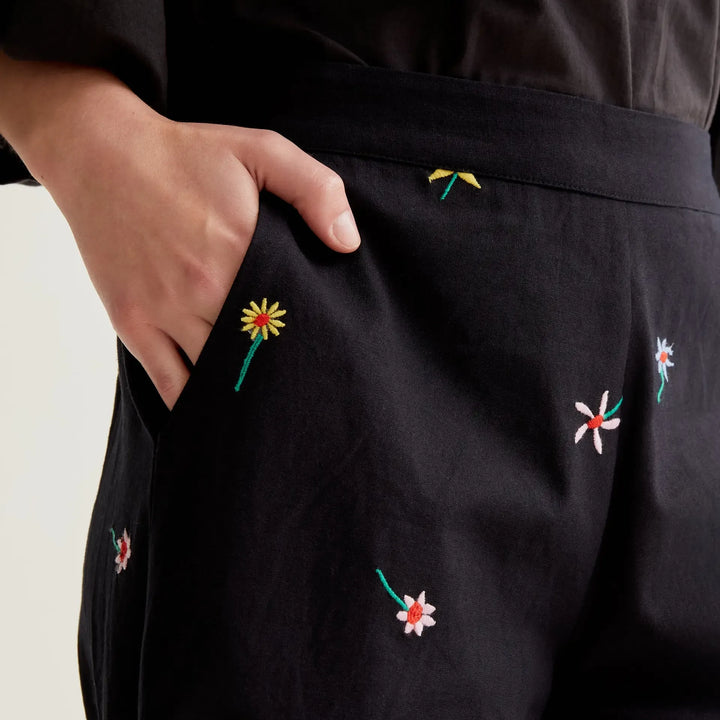 PANTALÓN - Compañía Fantástica, Estampado Black Gardener Flowers