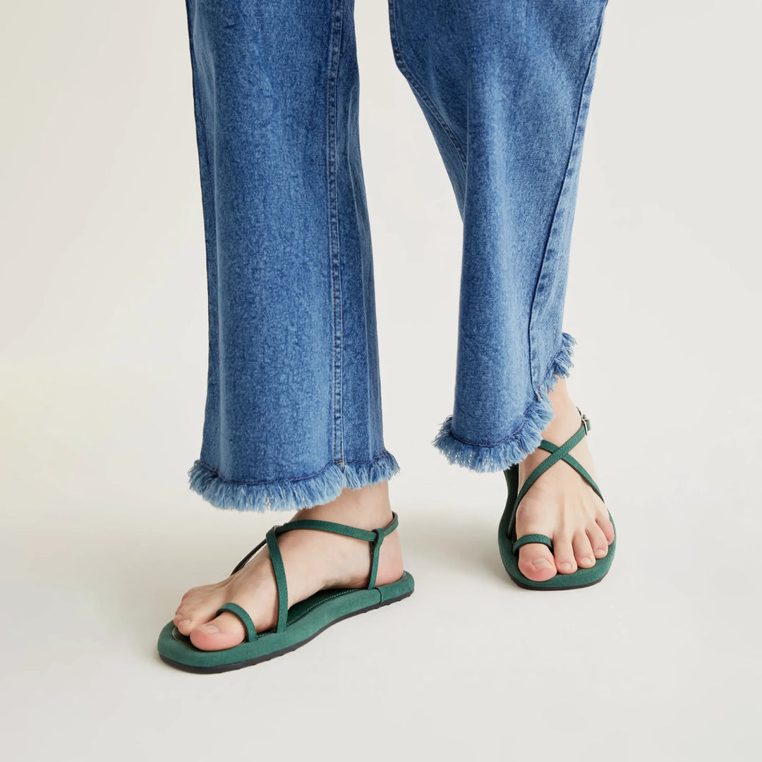 PANTALÓN - Compañía Fantástica, Vaquero azul con bajo raw-cut