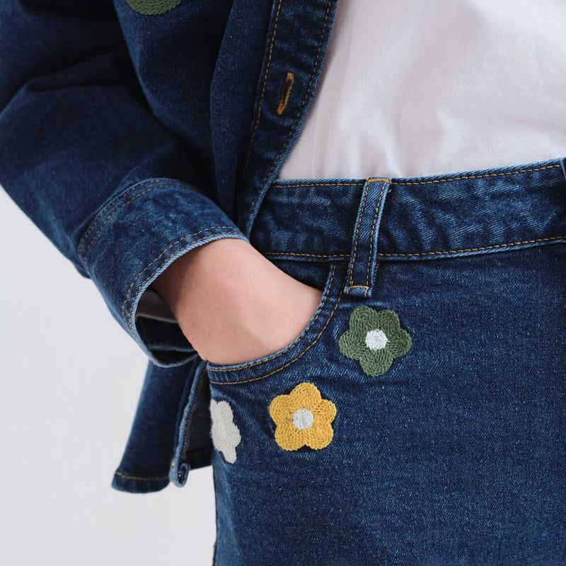 PANTALÓN - Compañía Fantástica, Vaquero azul con estampado Euphonia