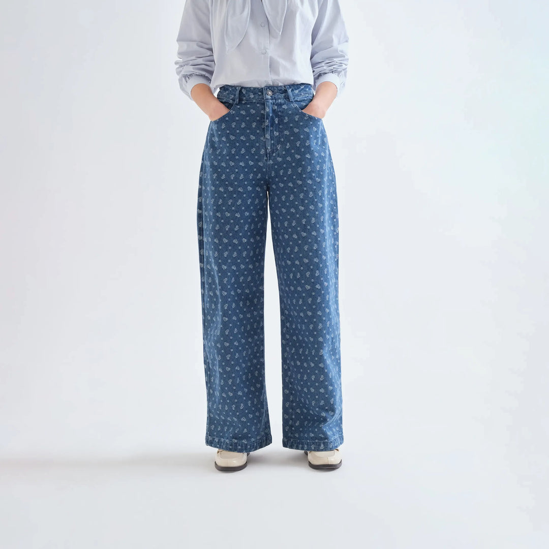 PANTALÓN - Compañía Fantástica, Vaquero con estampado de corazones