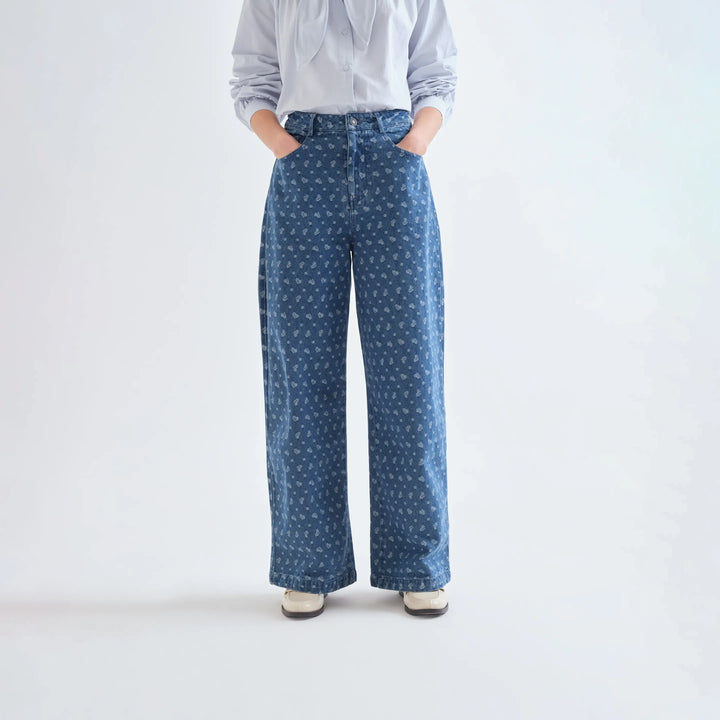 PANTALÓN - Compañía Fantástica, Vaquero con estampado de corazones