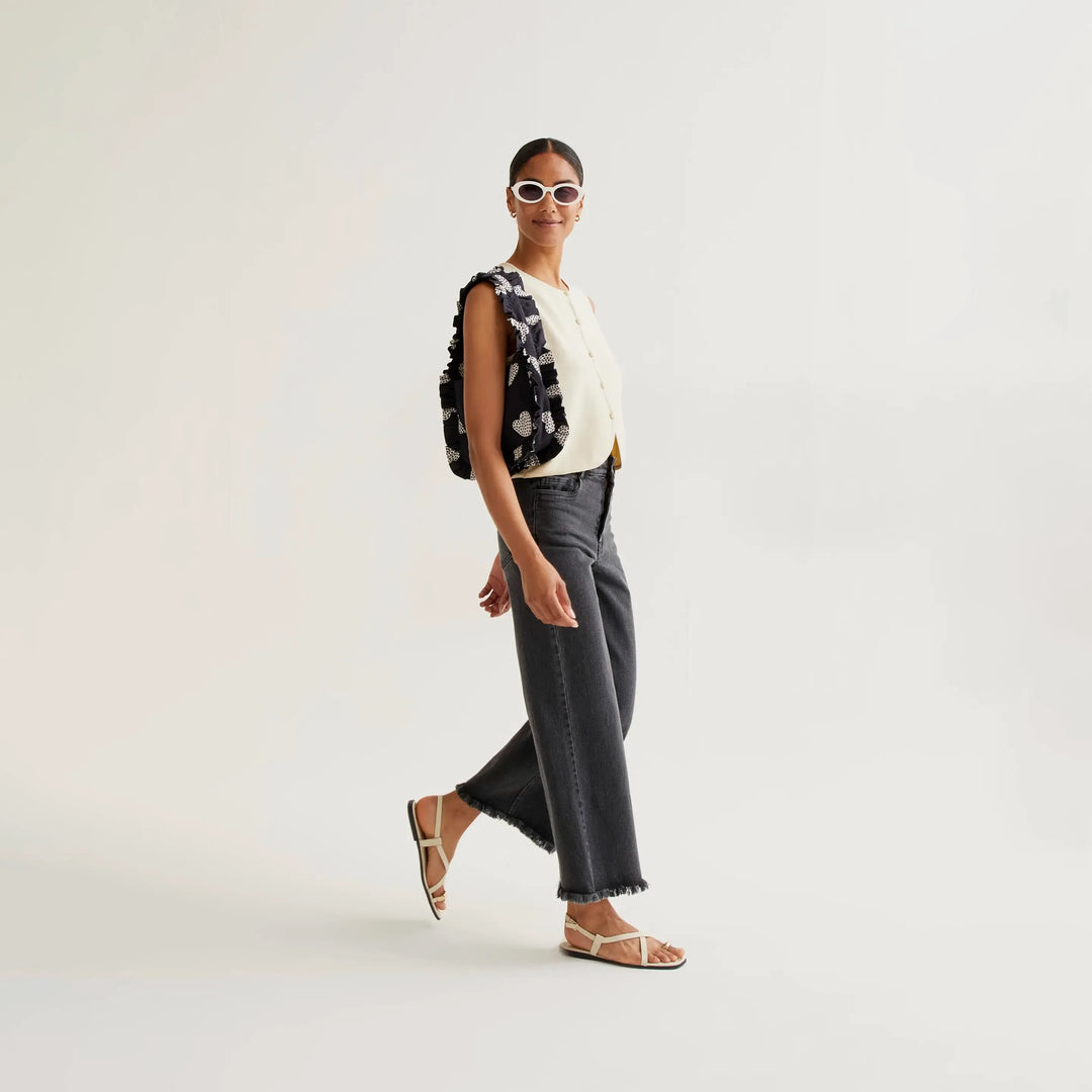 PANTALÓN - Compañía Fantástica, Vaquero negro con bajo raw-cut