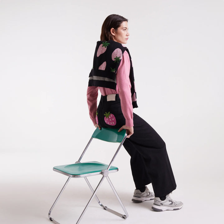 PANTALÓN - Compañía Fantástica, Vaquero con bordado de fresa.
