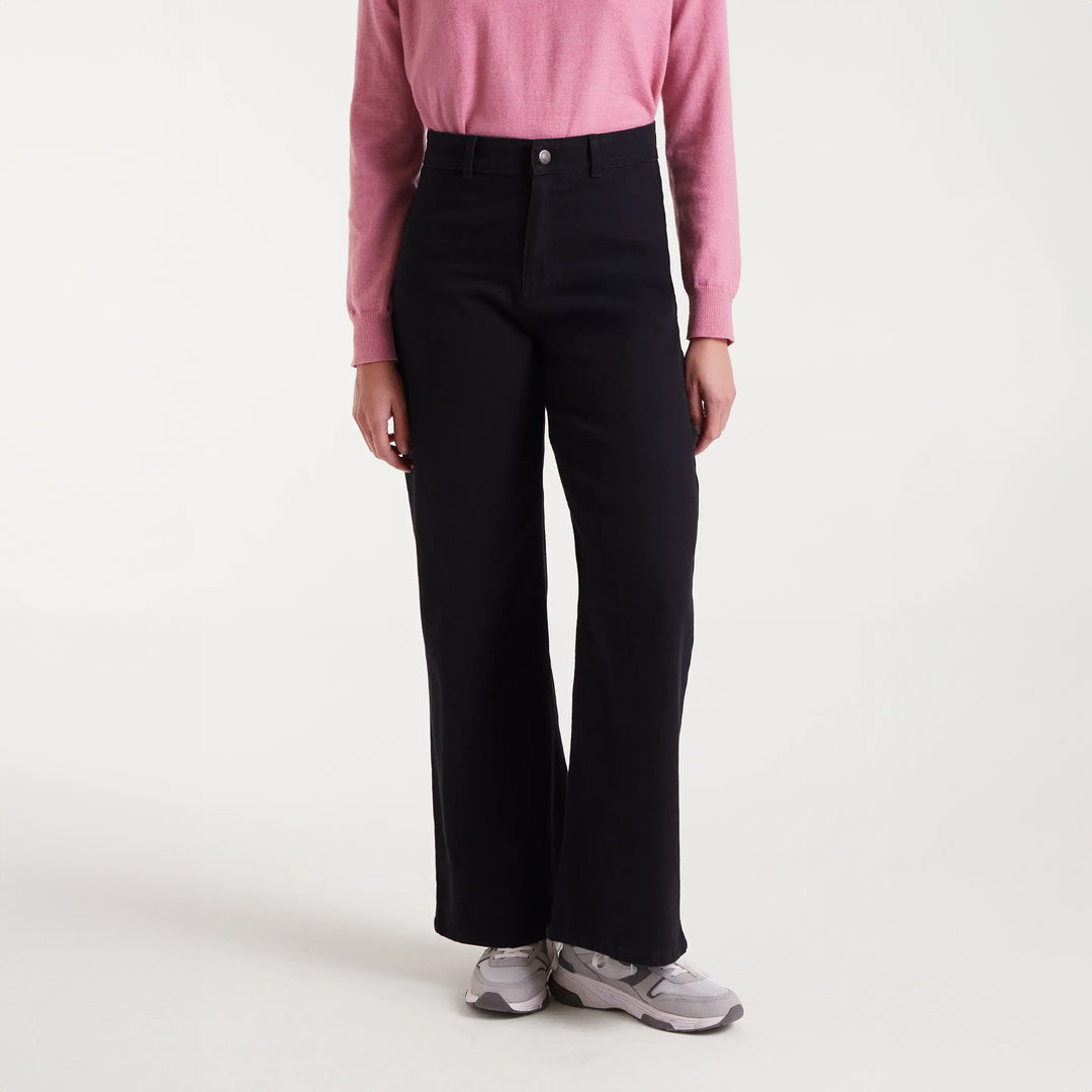 PANTALÓN - Compañía Fantástica, Vaquero con bordado de fresa.