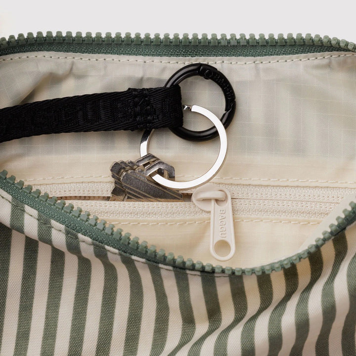 BOLSO - Baggu, Sage Stripe Small Nylon Crescent Bag