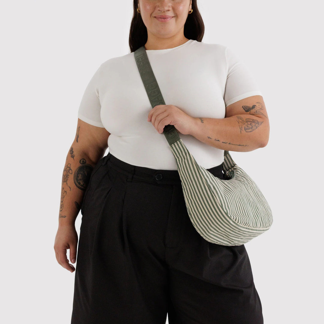 BOLSO - Baggu, Sage Stripe Medium Nylon Crescent Bag