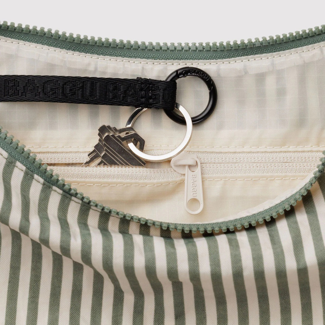 BOLSO - Baggu, Sage Stripe Medium Nylon Crescent Bag