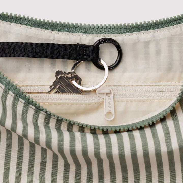 BOLSO - Baggu, Sage Stripe Medium Nylon Crescent Bag