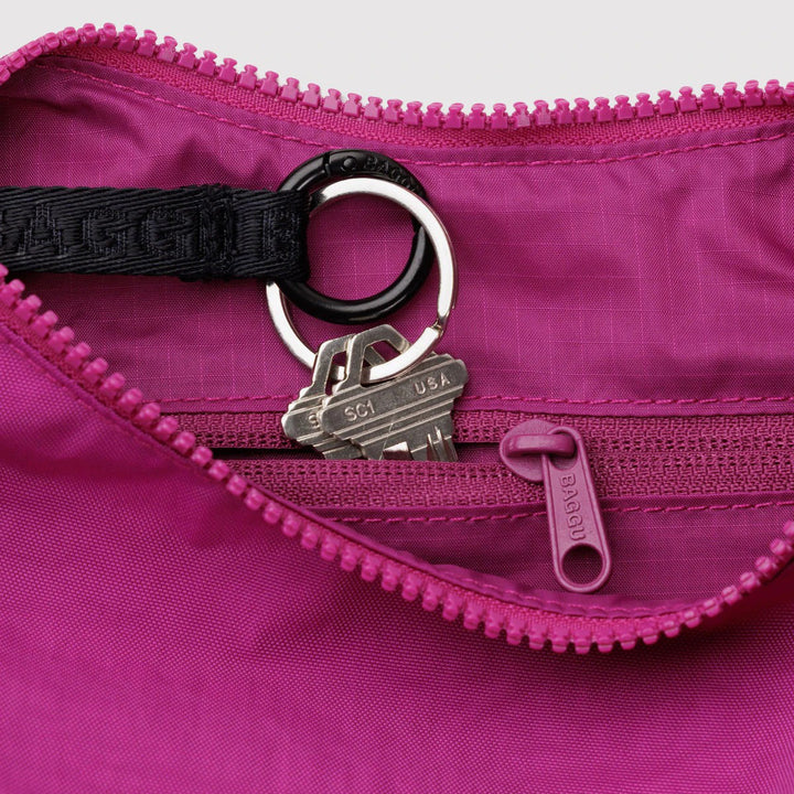 BOLSO - Baggu, Deep Fuchsia Small Nylon Crescent Bag
