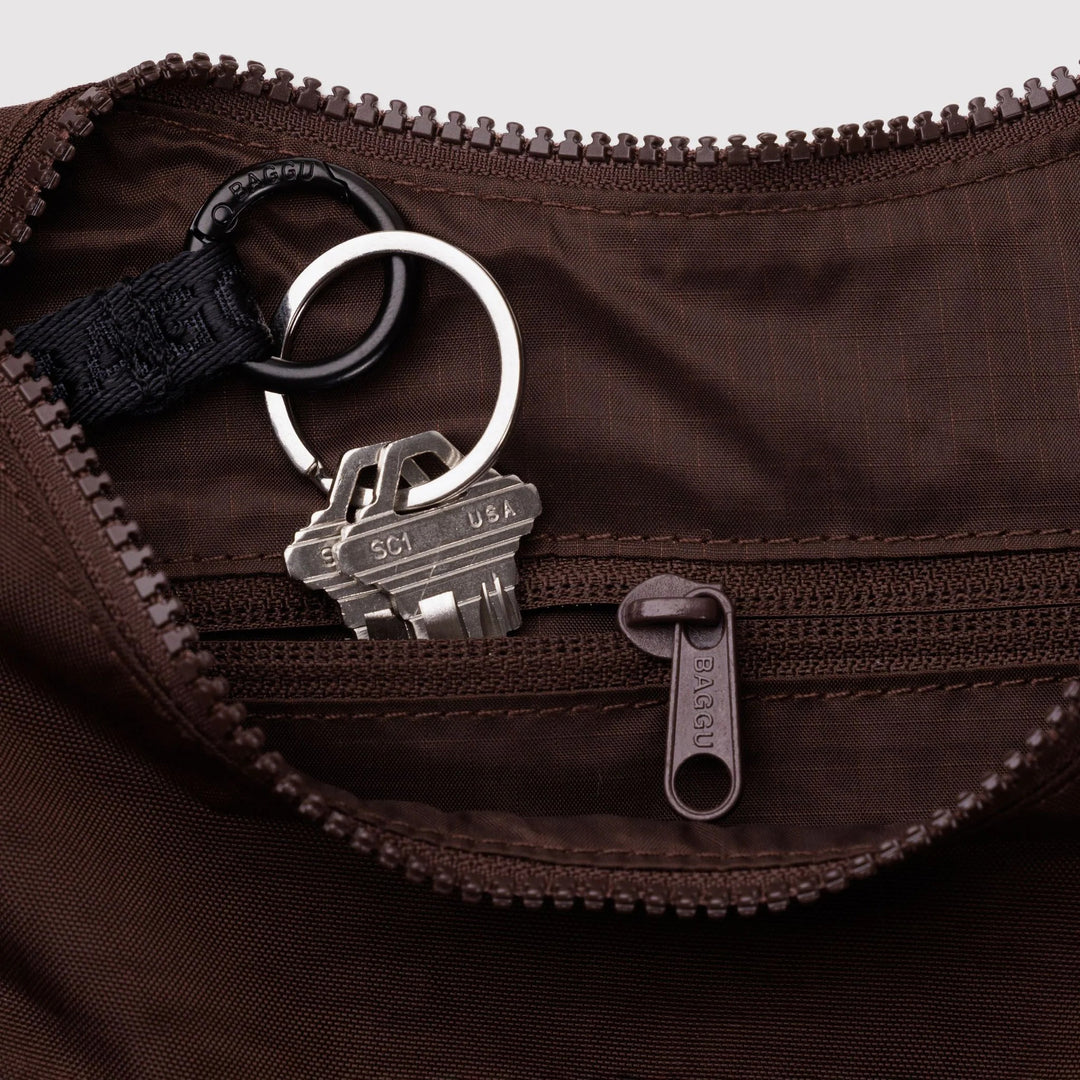 BOLSO - Baggu, Coffee Small Nylon Crescent Bag