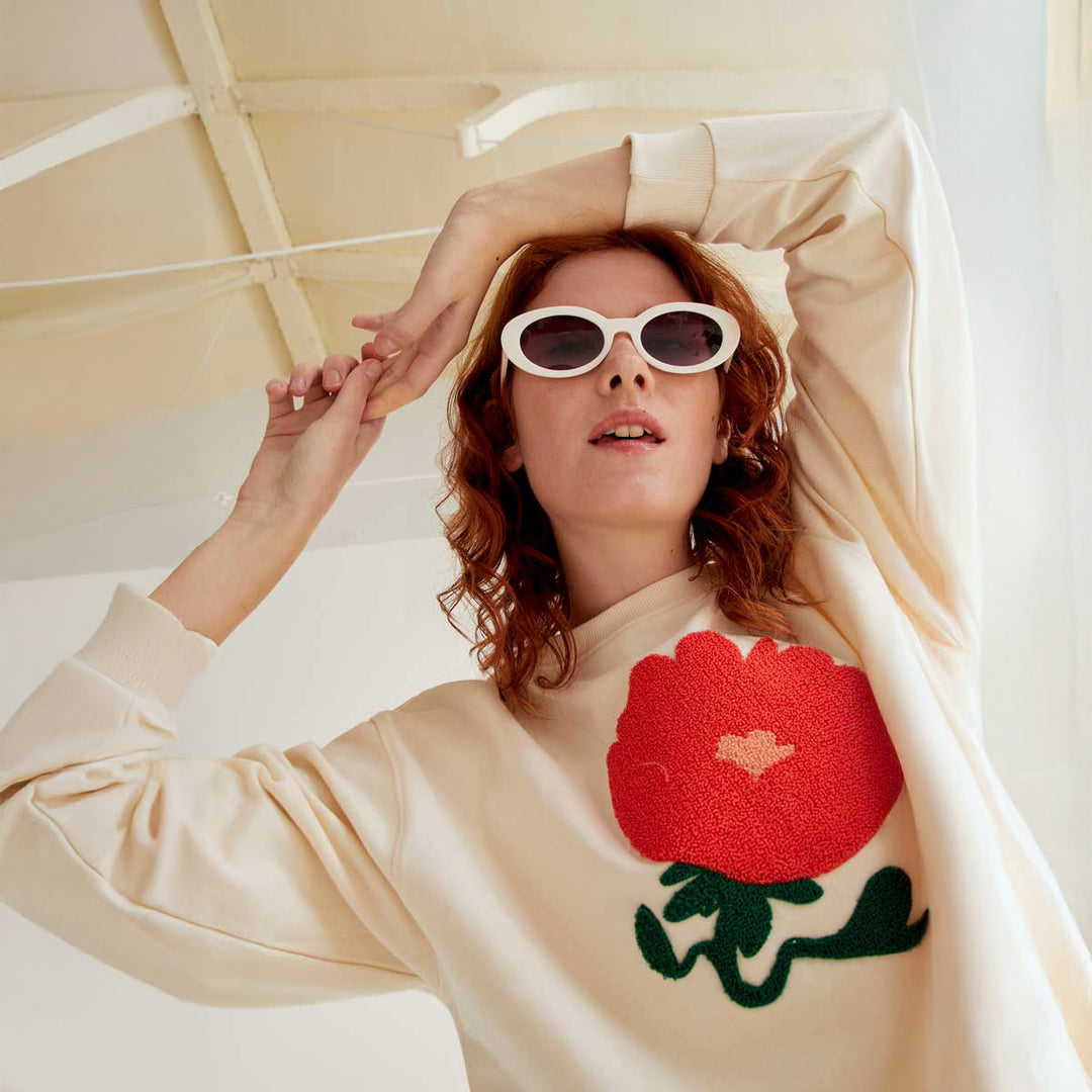 SUDADERA - Compañía Fantástica, Bordado de flor gigante roja