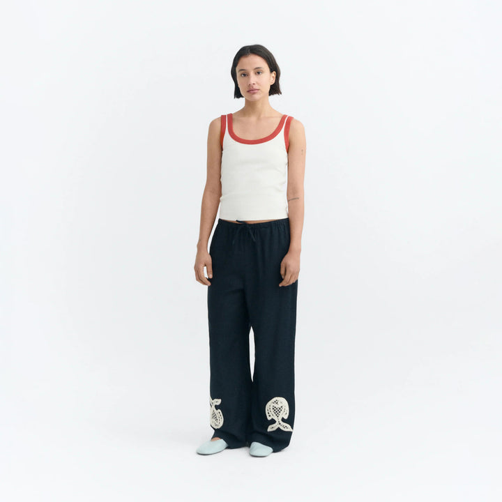 TOP - Thinking Mu, Julia rib blanco contraste rojo