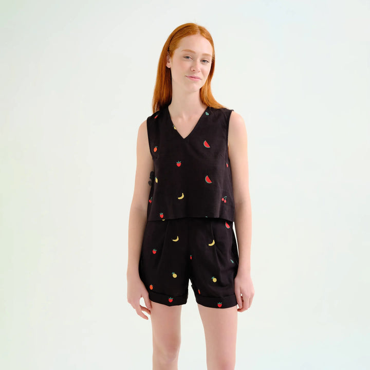 TOP - Compañía Fantástica, Negro con bordado de Ensalada de frutas