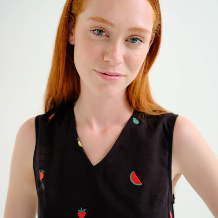 TOP - Compañía Fantástica, Negro con bordado de Ensalada de frutas